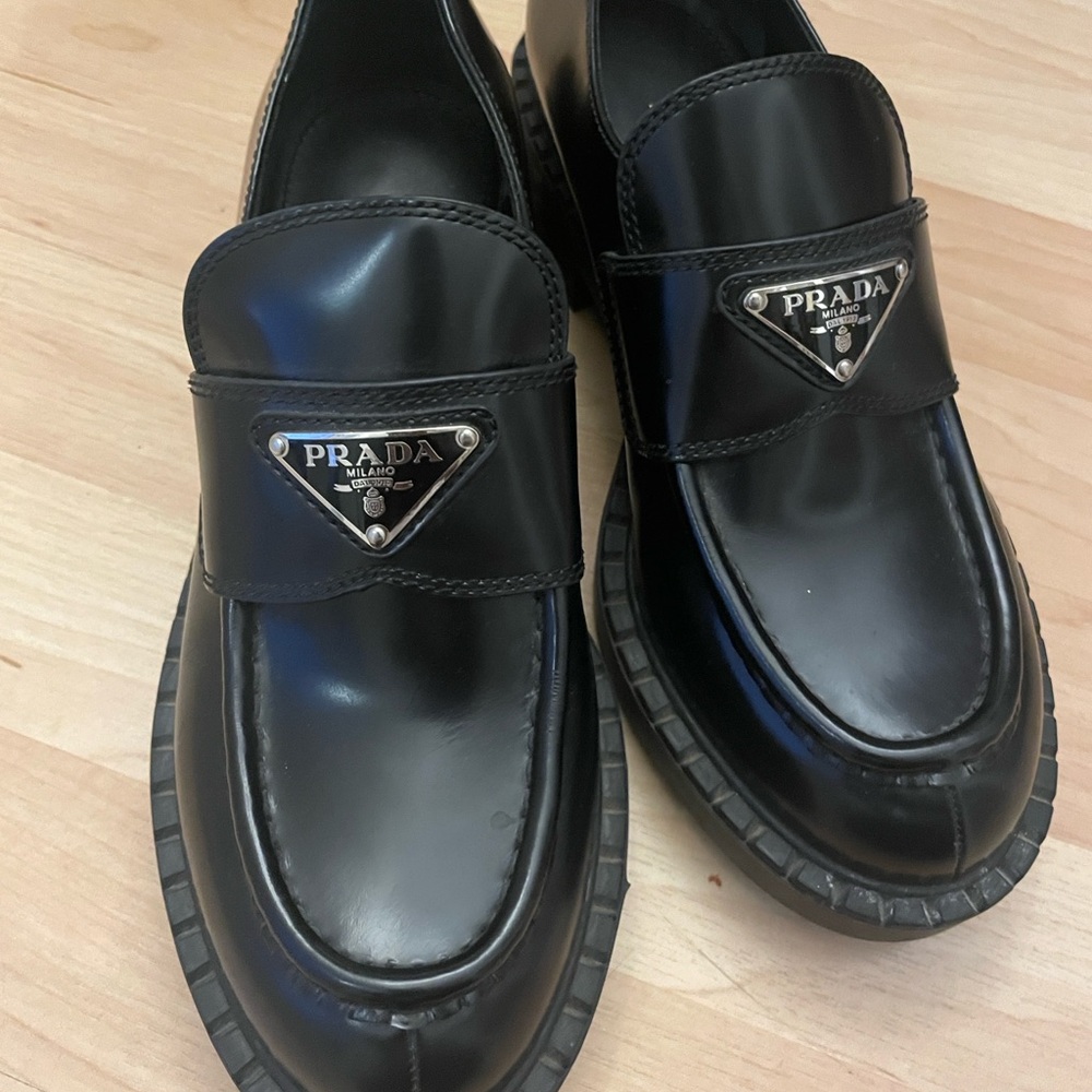 Women's Black Glossy Loafers